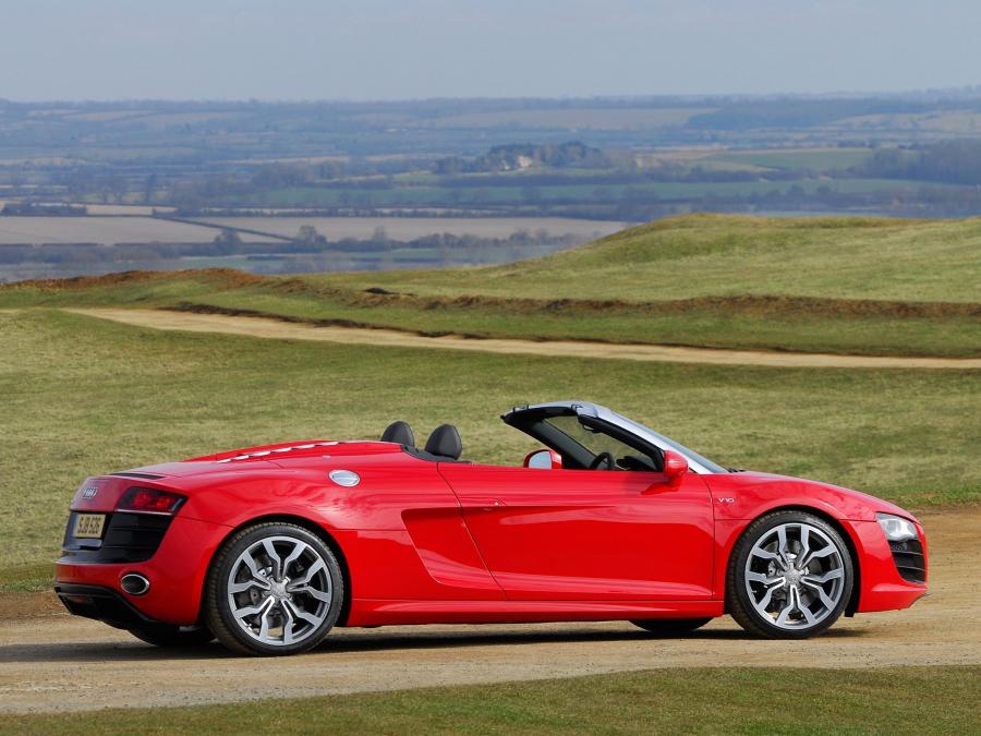  Audi R8 V10 Spyder 2010 года  (UK) (фото 18 из 23)